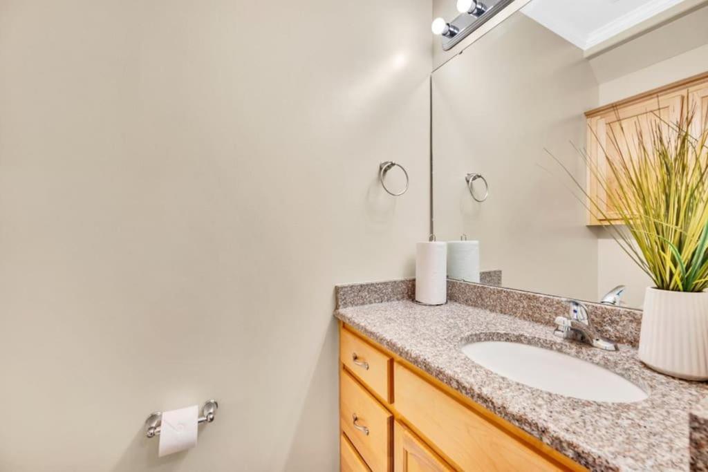 Vila Cozy 2B Townhouse King Bed Free Parking Tv In Brs Concord Exteriér fotografie